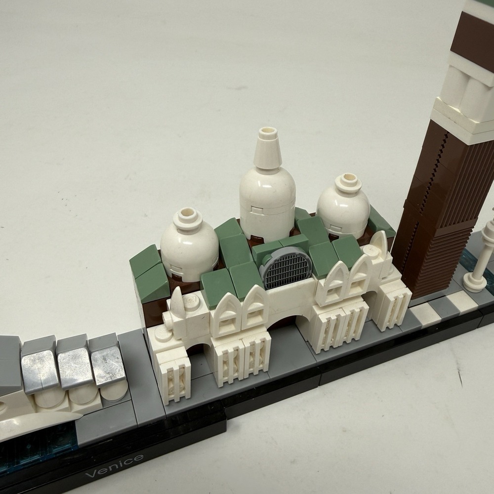LEGO ARCHITECTURE: Venice (21026) 100% COMPLETE (NO BOX/MANUAL) - Picture 10 of 11